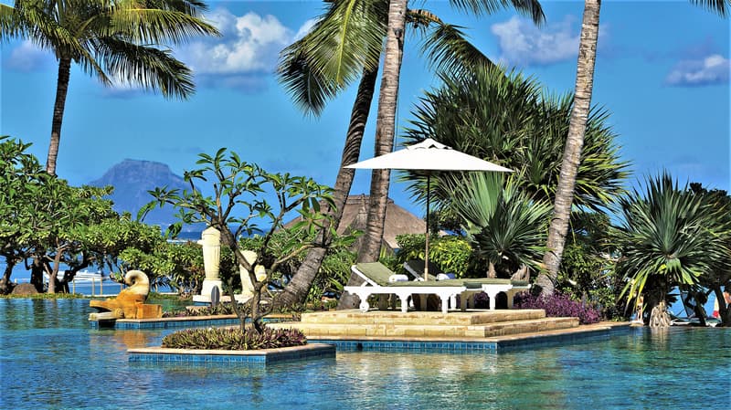 La Pirogue Resort & Spa