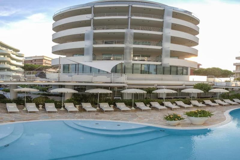 Premier & Suites