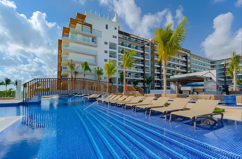 SPLASHWORLD Royalton Splash Riviera Cancun