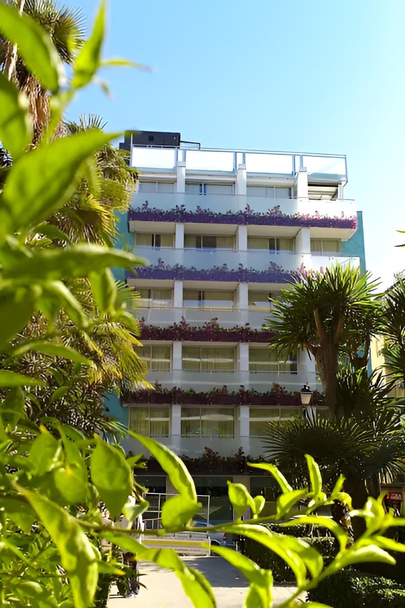 Oasis Plaza