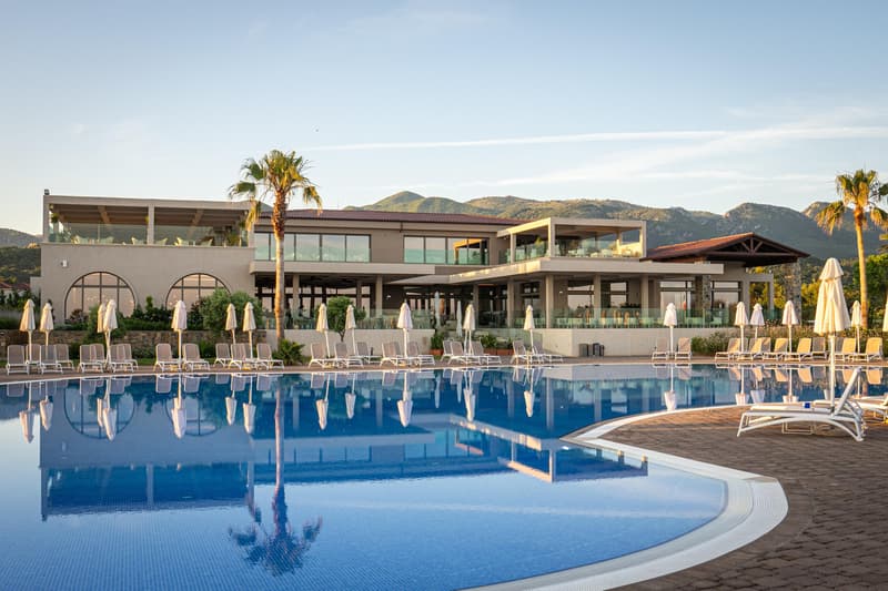 Almyros Beach Resort & Spa