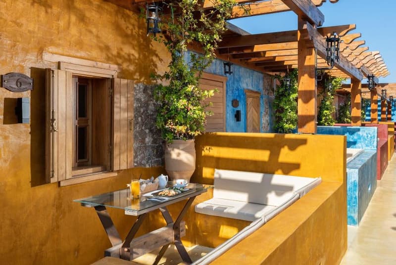 10GR Boutique Hotel & Wine Bar