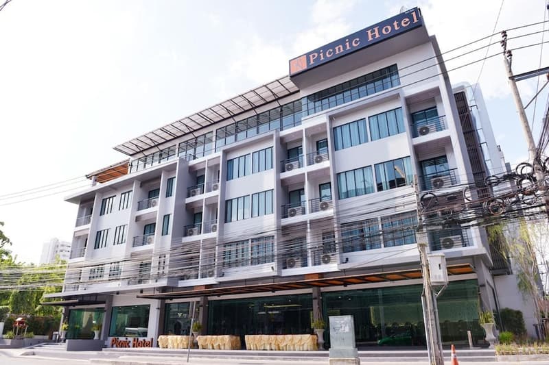 Picnic Hotel