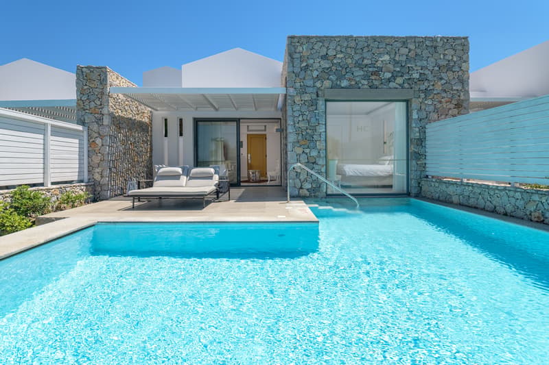 Diamond Deluxe Hotel