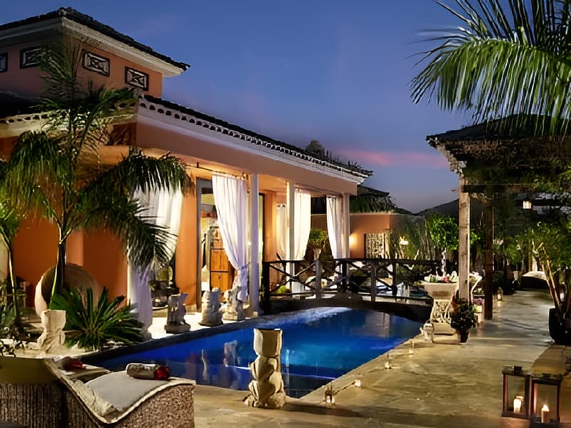 Royal Garden Villa's