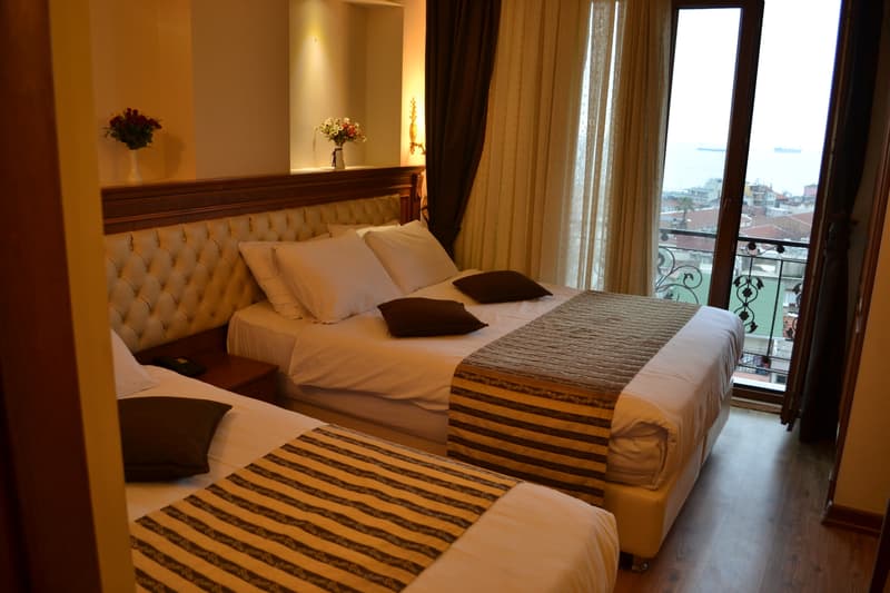 Seven Days Hotel