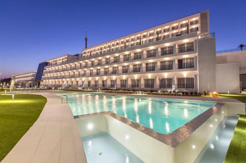Grand Luxor Hotel 