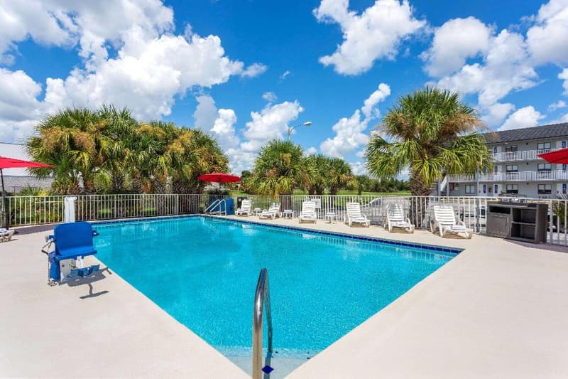 Howard Johnson by Wyndham Orlando Lake Buena Vista South