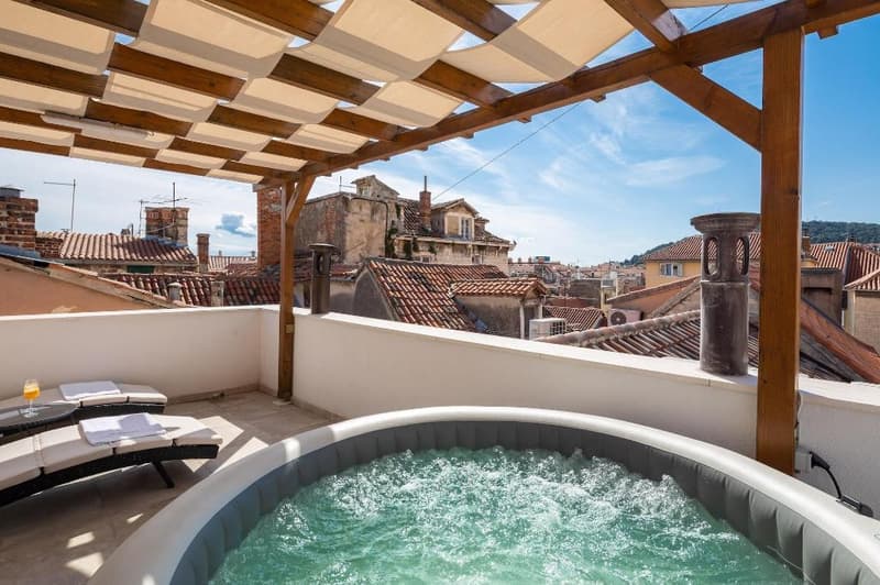 Le Premier Luxury Rooms