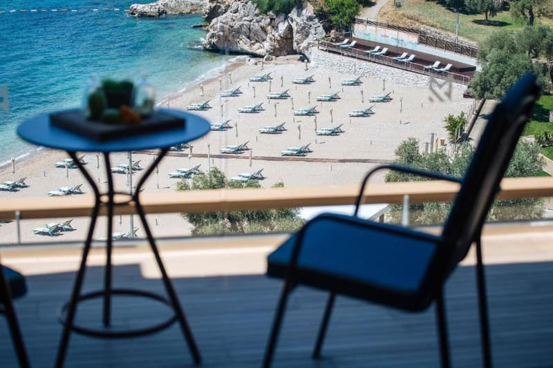 Maestral Resort & Casino