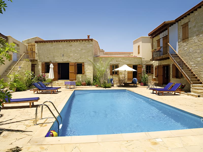 Eveleos Country House