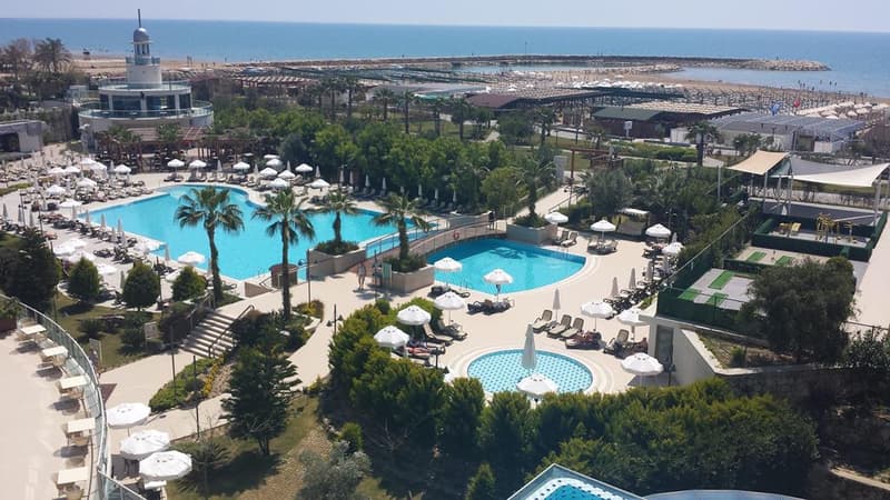 Commodore Elite Suites & Spa