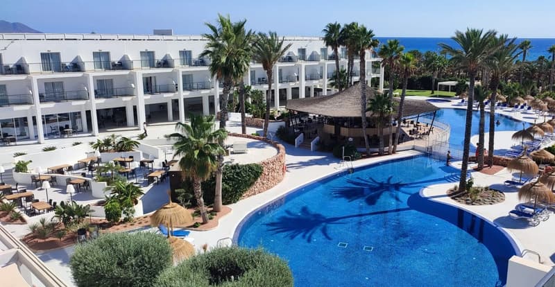 Hotel Cabogata Jardín