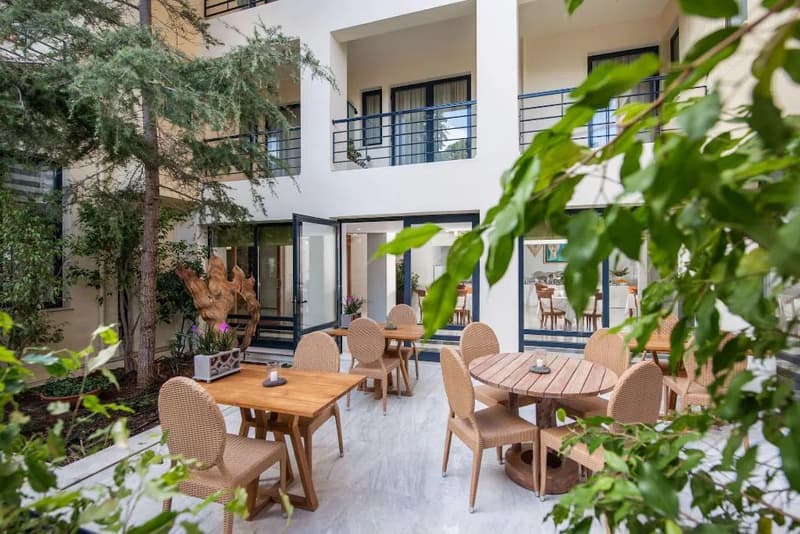 Avra City Hotel